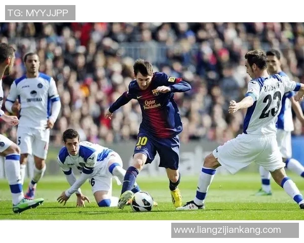 最强自拍足球明星揭晓谁是球场与镜头前的双料王者