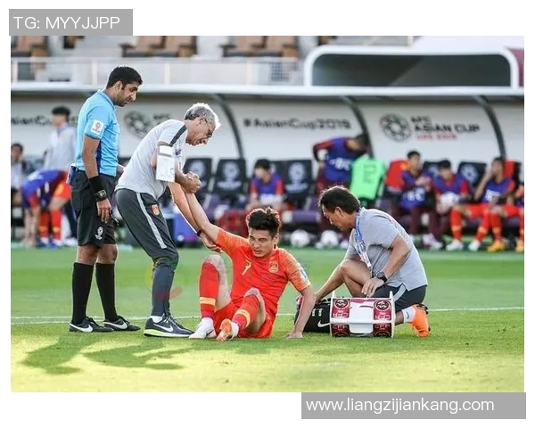 足球明星在赛场上受伤瞬间集锦揭示运动风险与荣耀交织的故事 足球明星在赛场上受伤瞬间集锦揭示运动风险与荣耀交织的故事