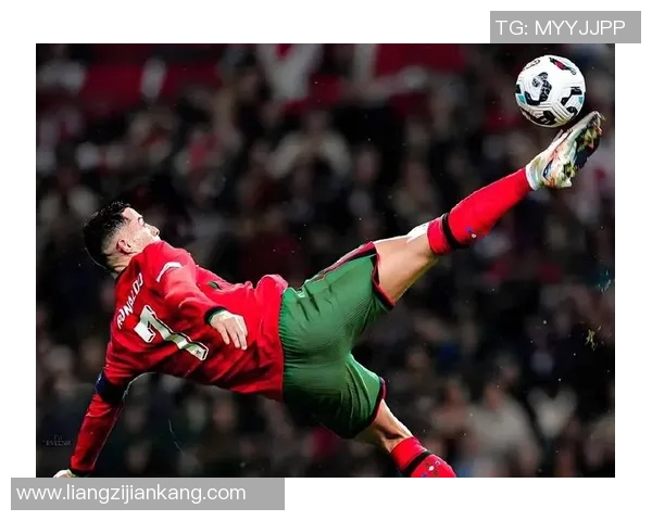 路人随机猜测足球明星身份引发热议谁是你心中的球场传奇