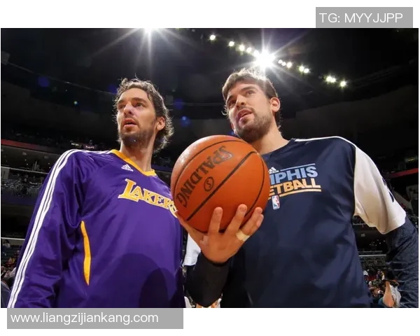 湖人对阵灰熊加索尔重返赛场引发的篮球传奇对决与情感回忆 湖人对阵灰熊加索尔重返赛场引发的篮球传奇对决与情感回忆